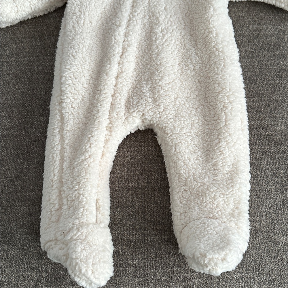 NWT- Zara Cream Fleece Baby Footie. Size 6-9 months - Picture 7 of 8